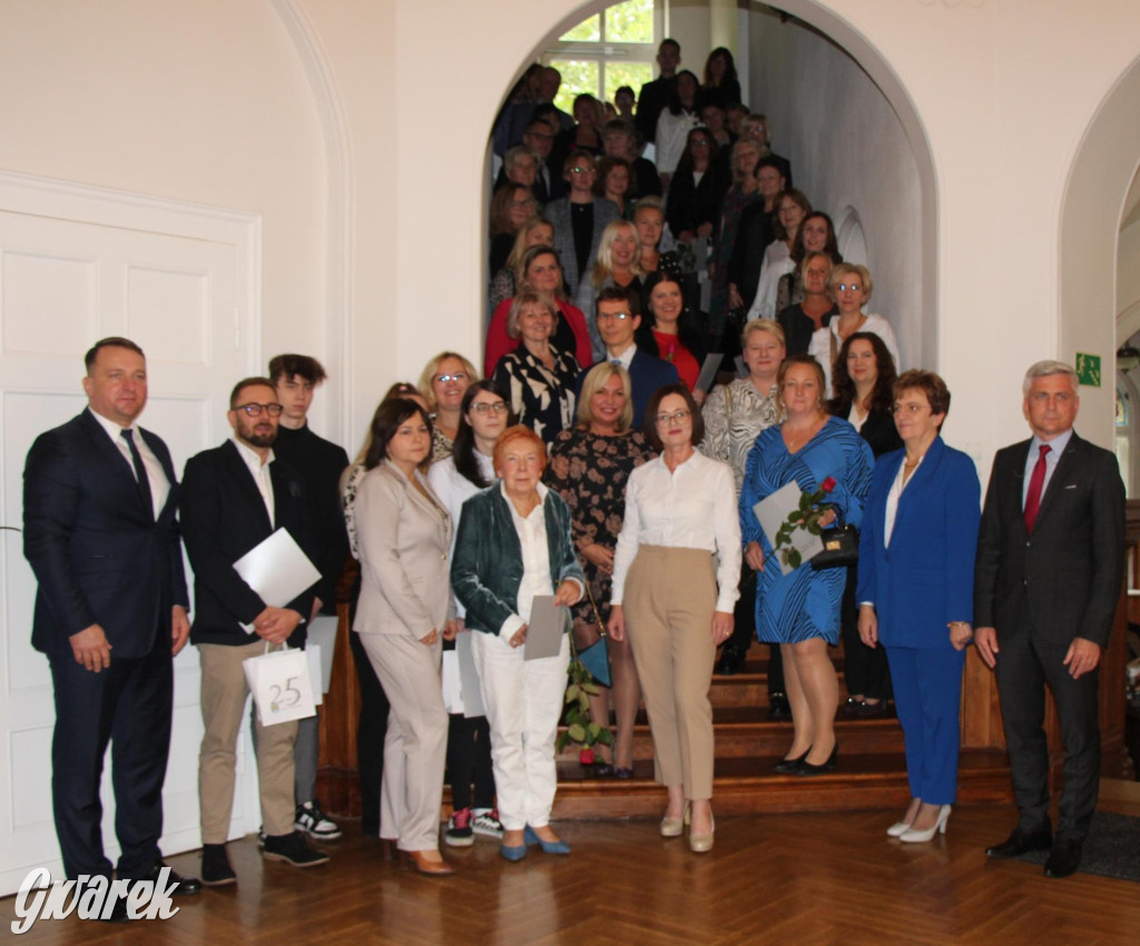 Powiatowy Dzień Edukacji. Nagrody dla nauczycieli i uczniów [GALERIA]