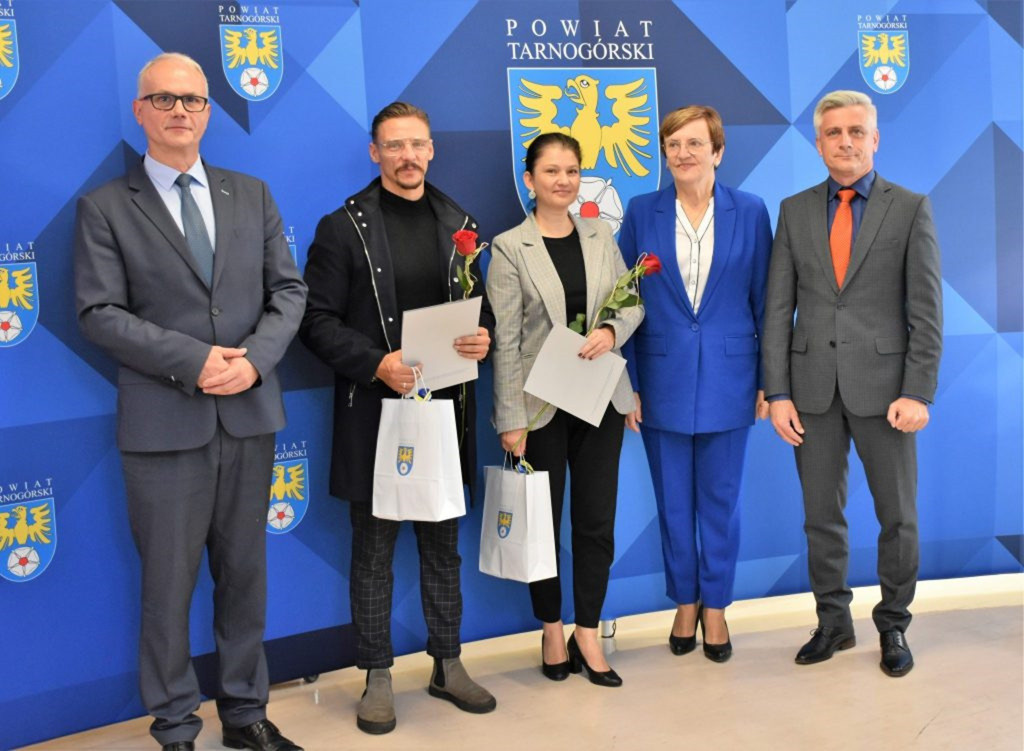 Uroczyście na sesji powiatowej. Wyróżnieni nauczyciele, pożegnanie naczelnika [FOTO]