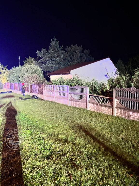 Uszkodzone 6 aut i 2 ogrodzenia