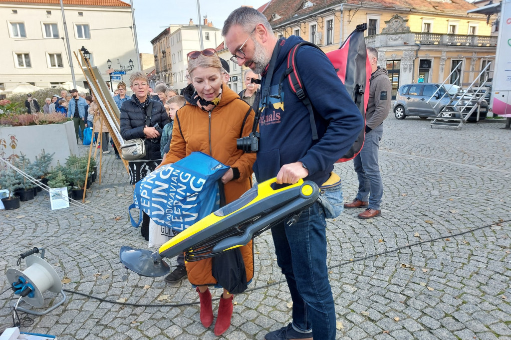 Tarnowskie Góry. Sadzonka za elektrośmieci