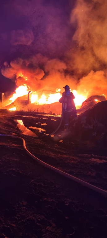 Powiat tarnogórski: pożar hali magazynowej