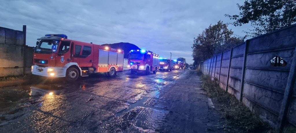 Powiat tarnogórski: pożar hali magazynowej