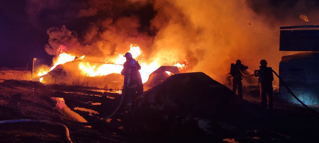 Powiat tarnogórski: pożar hali magazynowej