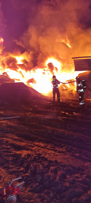 Powiat tarnogórski: pożar hali magazynowej