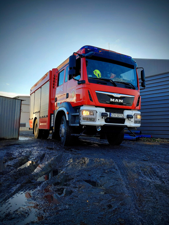 Powiat tarnogórski: pożar hali magazynowej