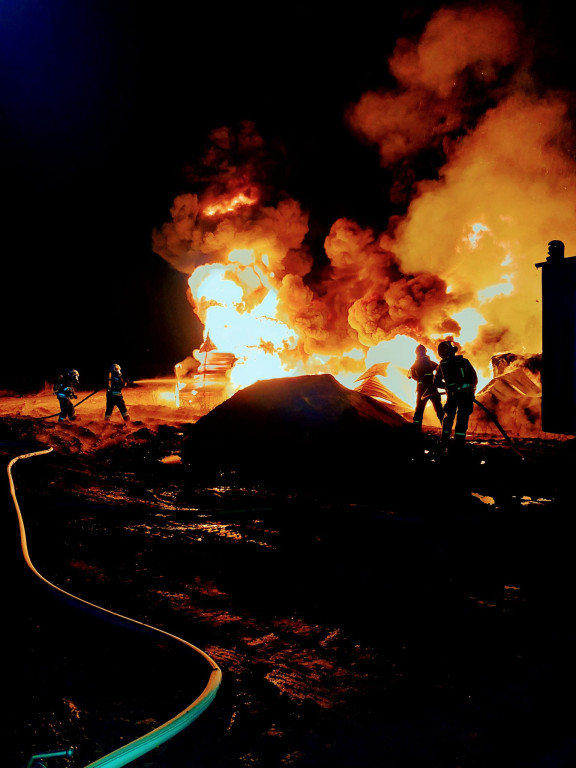 Powiat tarnogórski: pożar hali magazynowej