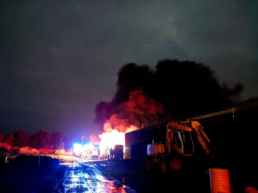 Powiat tarnogórski: pożar hali magazynowej