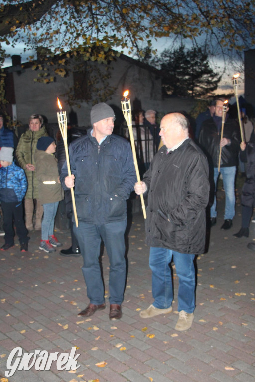 Św. Marcin, orkiestra dęta i liczny orszak. Szkolne marcinki [GALERIA]