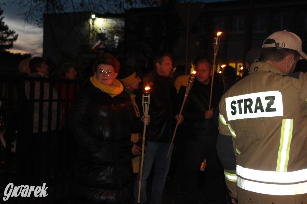 Św. Marcin, orkiestra dęta i liczny orszak. Szkolne marcinki [GALERIA]