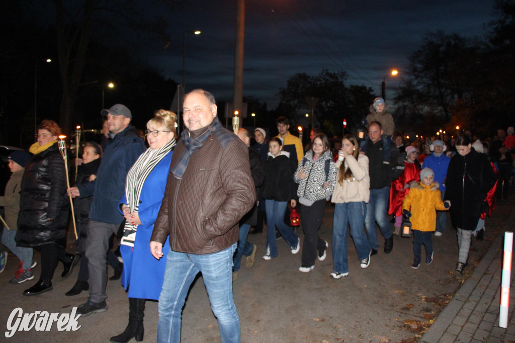 Św. Marcin, orkiestra dęta i liczny orszak. Szkolne marcinki [GALERIA]