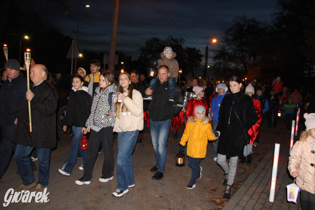 Św. Marcin, orkiestra dęta i liczny orszak. Szkolne marcinki [GALERIA]