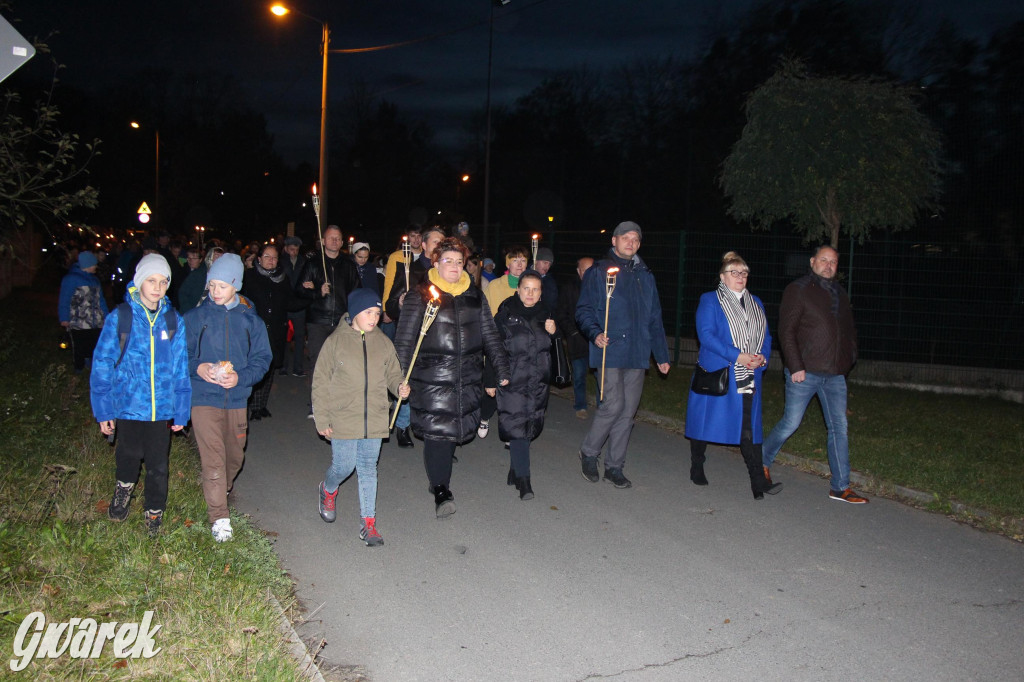 Św. Marcin, orkiestra dęta i liczny orszak. Szkolne marcinki [GALERIA]