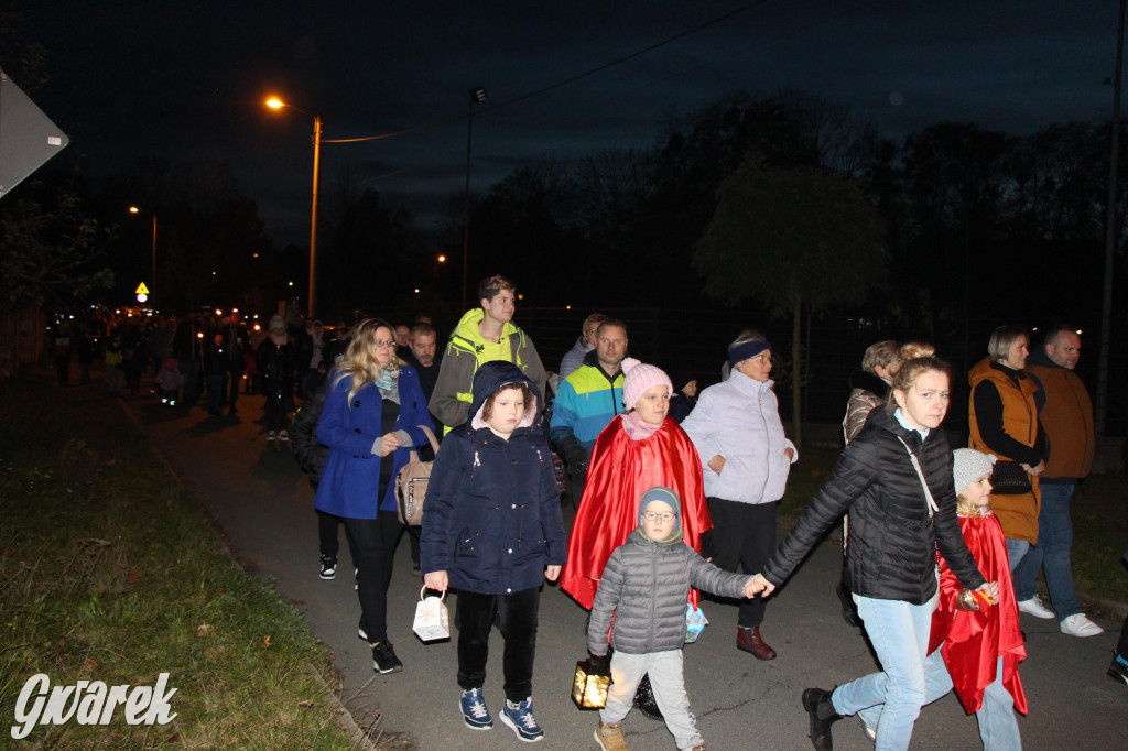 Św. Marcin, orkiestra dęta i liczny orszak. Szkolne marcinki [GALERIA]