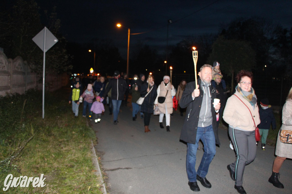 Św. Marcin, orkiestra dęta i liczny orszak. Szkolne marcinki [GALERIA]