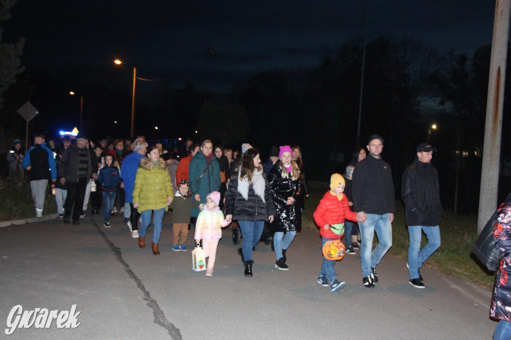 Św. Marcin, orkiestra dęta i liczny orszak. Szkolne marcinki [GALERIA]