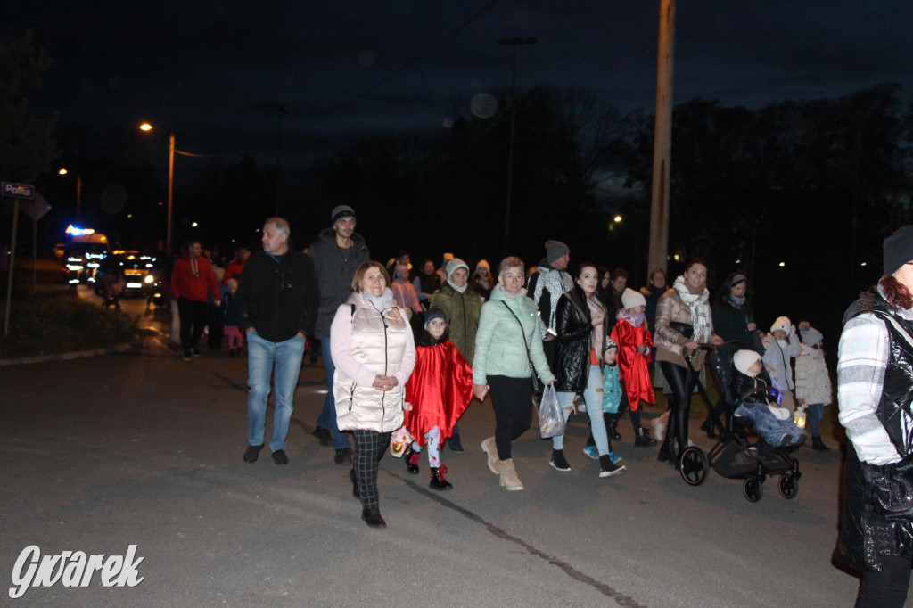 Św. Marcin, orkiestra dęta i liczny orszak. Szkolne marcinki [GALERIA]