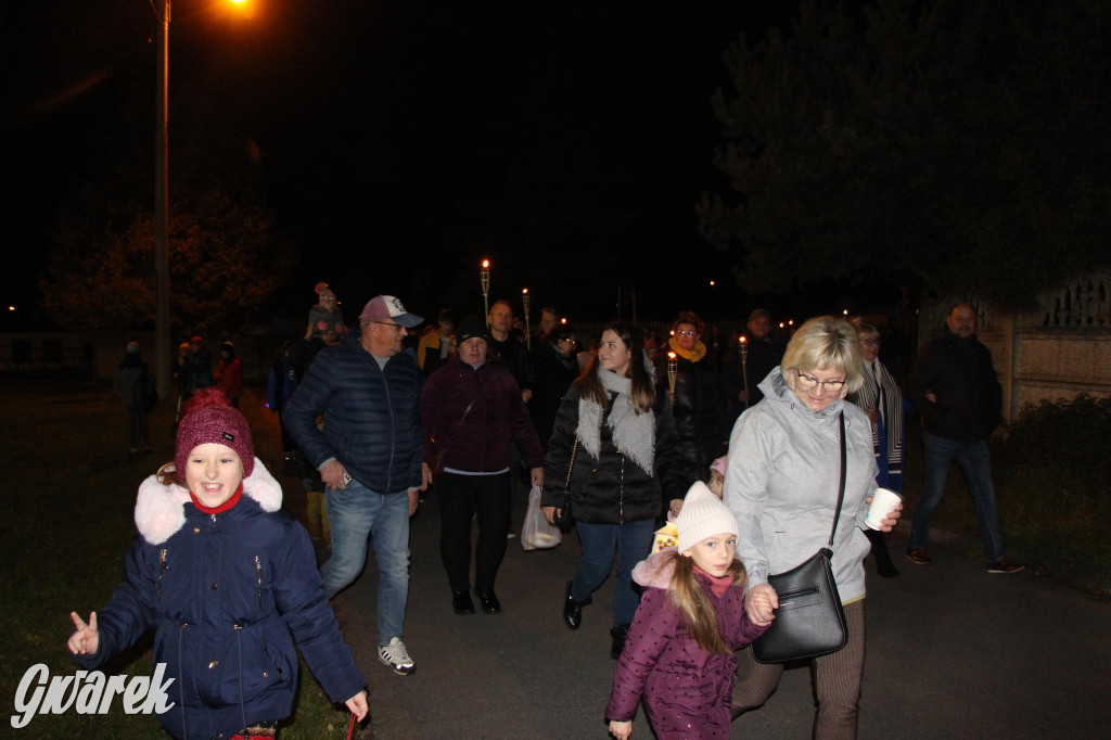 Św. Marcin, orkiestra dęta i liczny orszak. Szkolne marcinki [GALERIA]