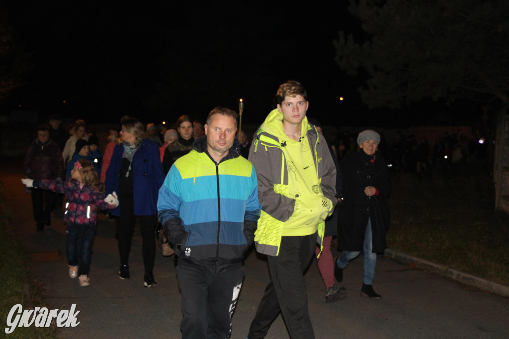 Św. Marcin, orkiestra dęta i liczny orszak. Szkolne marcinki [GALERIA]