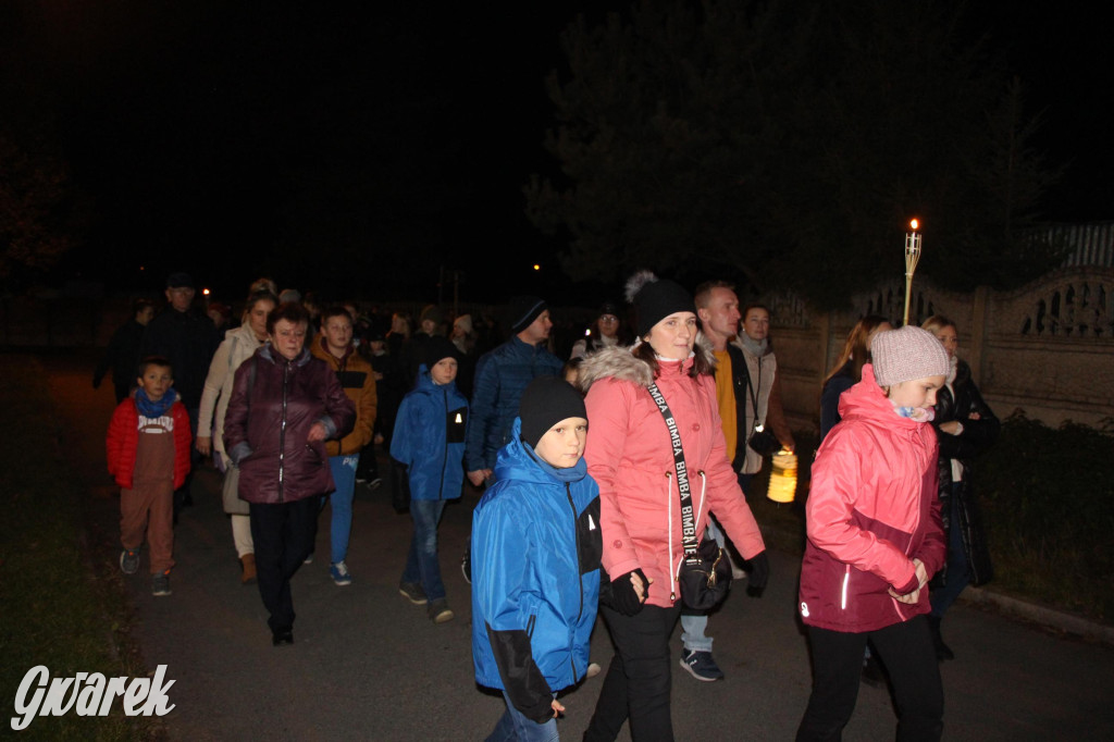 Św. Marcin, orkiestra dęta i liczny orszak. Szkolne marcinki [GALERIA]