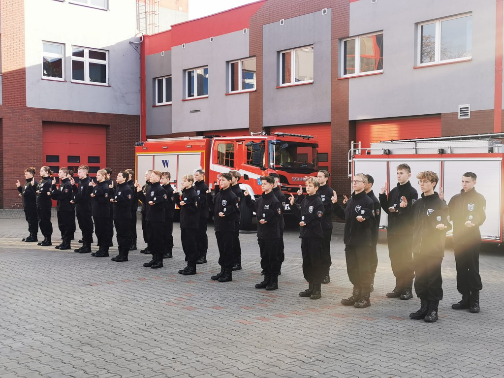 To pierwsza taka klasa. Złożyli ślubowanie [FOTO]