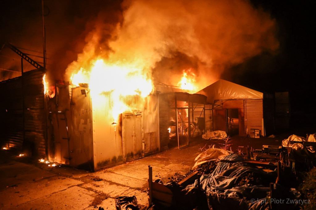 Radzionków. Pożar hali, duże straty