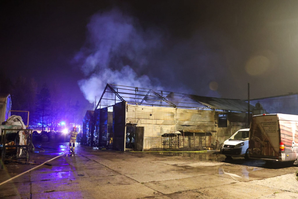 Radzionków. Pożar hali, duże straty
