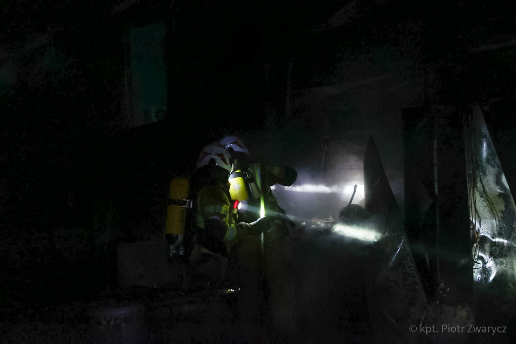 Radzionków. Pożar hali, duże straty