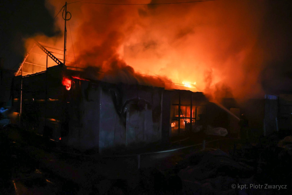 Radzionków. Pożar hali, duże straty