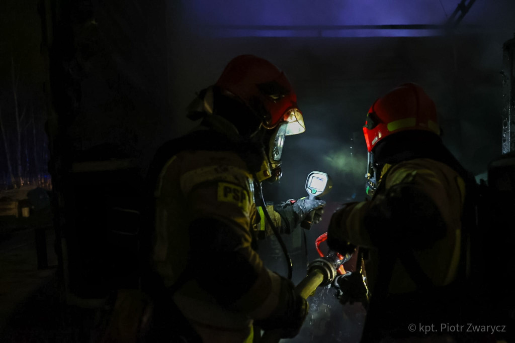 Radzionków. Pożar hali, duże straty