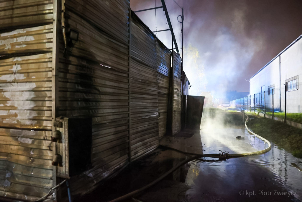 Radzionków. Pożar hali, duże straty