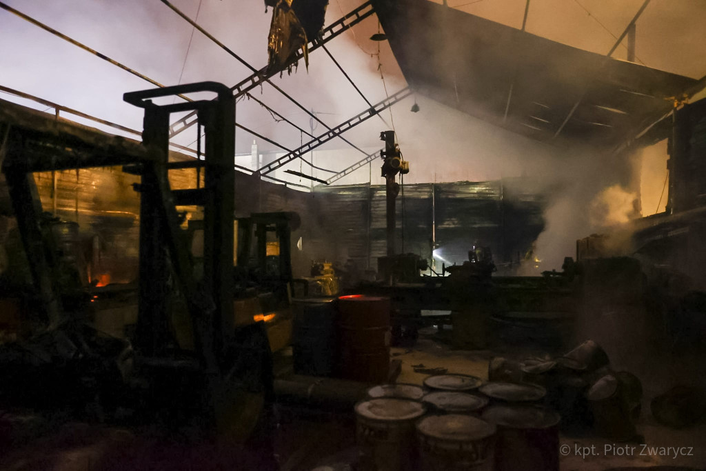Radzionków. Pożar hali, duże straty