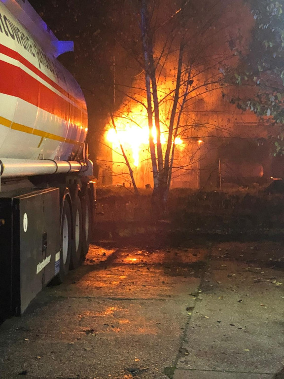 Radzionków. Pożar hali, duże straty