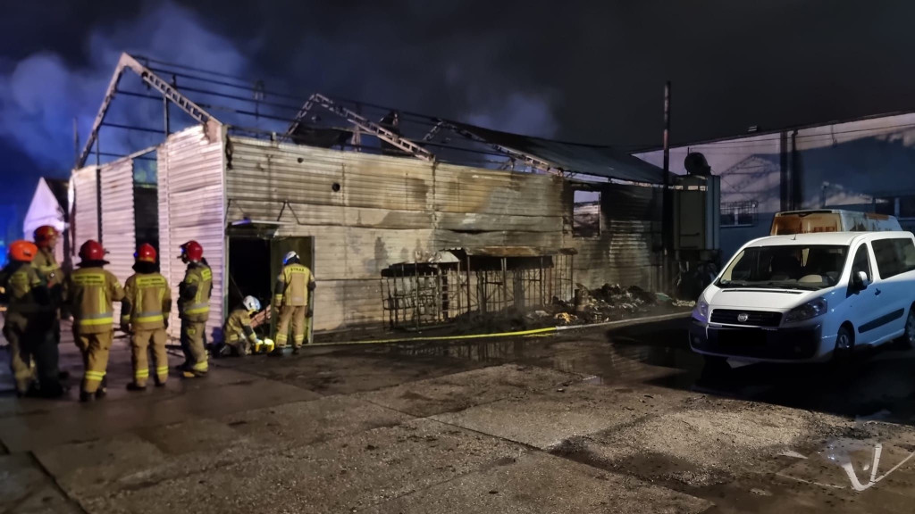 Radzionków. Pożar hali, duże straty