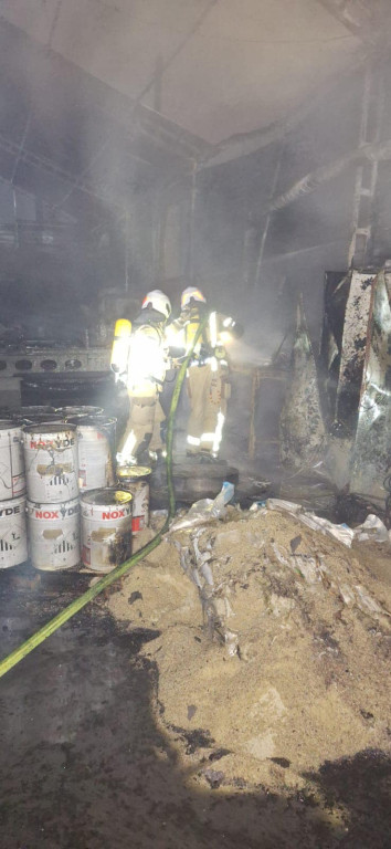 Radzionków. Pożar hali, duże straty