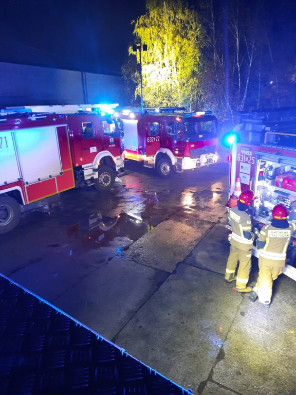 Radzionków. Pożar hali, duże straty