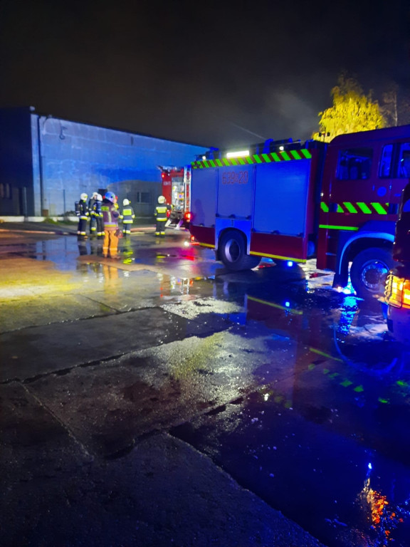 Radzionków. Pożar hali, duże straty