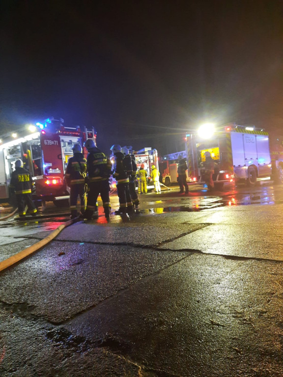 Radzionków. Pożar hali, duże straty