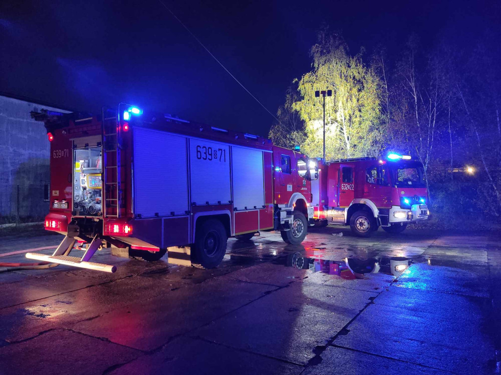 Radzionków. Pożar hali, duże straty