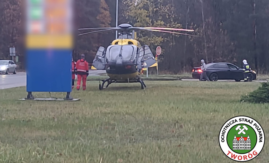 Zderzenie trzech aut koło stadionu