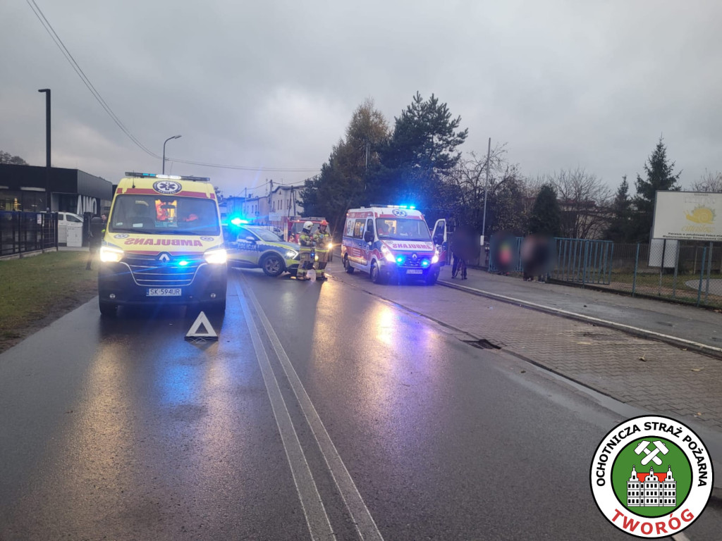 Zderzenie trzech aut koło stadionu