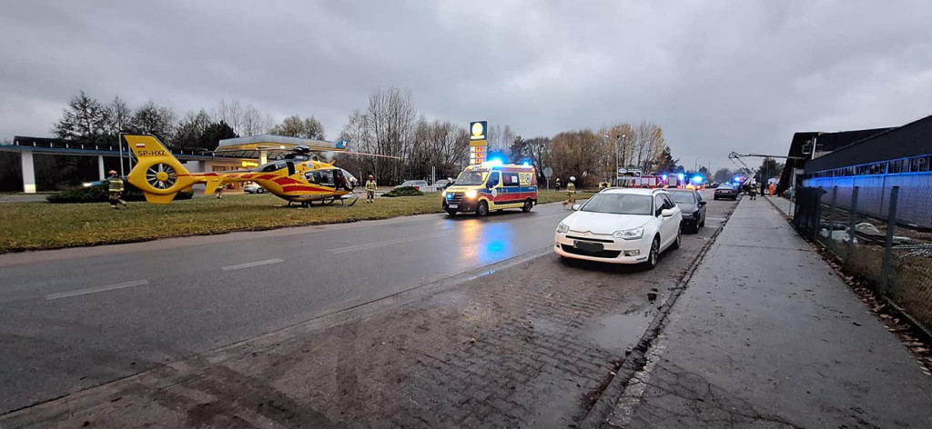 Zderzenie trzech aut koło stadionu