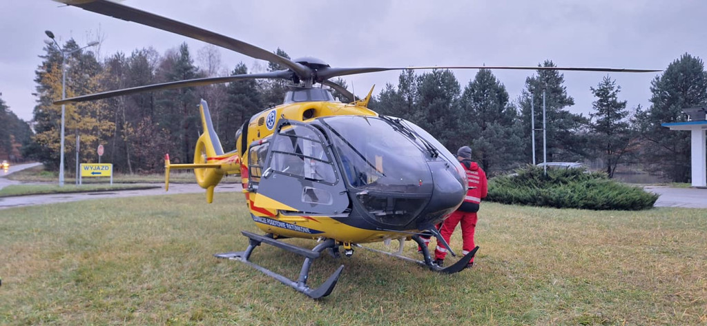 Zderzenie trzech aut koło stadionu
