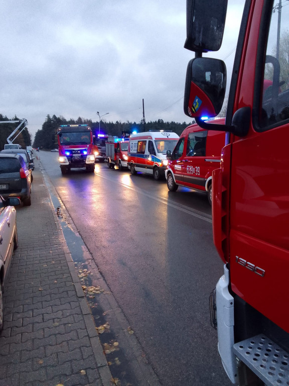 Zderzenie trzech aut koło stadionu