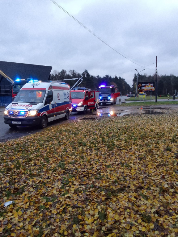 Zderzenie trzech aut koło stadionu