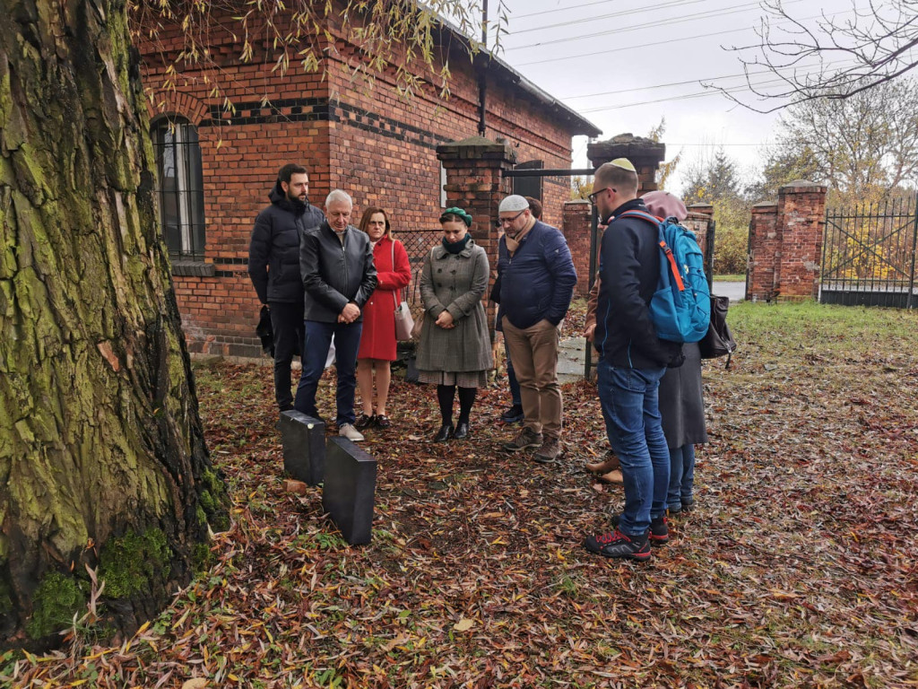 Nagrobek wrócił na tarnogórski cmentarz żydowski