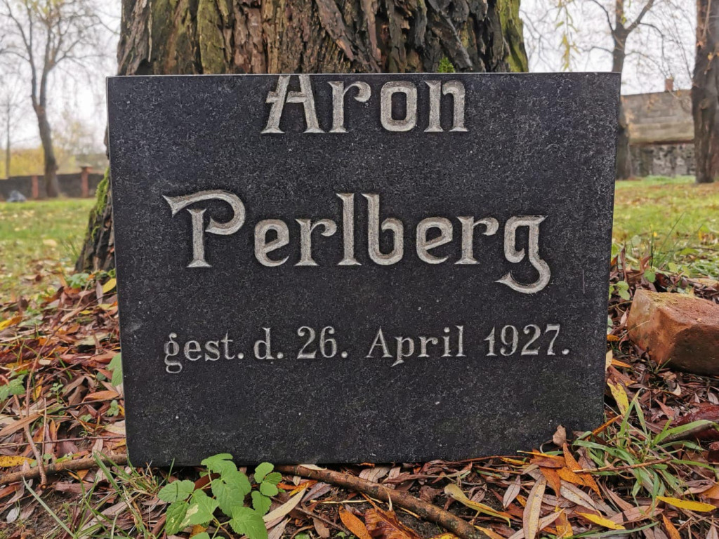 Nagrobek wrócił na tarnogórski cmentarz żydowski