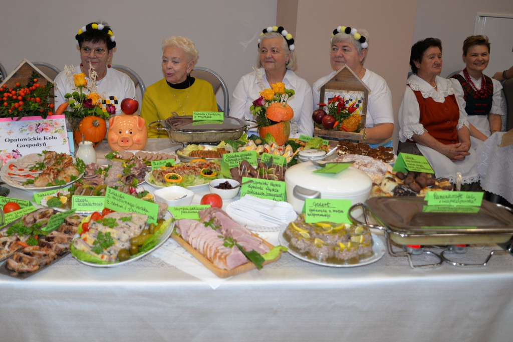 Chipsy ze świńskich uszu i wieprzówka z procentami