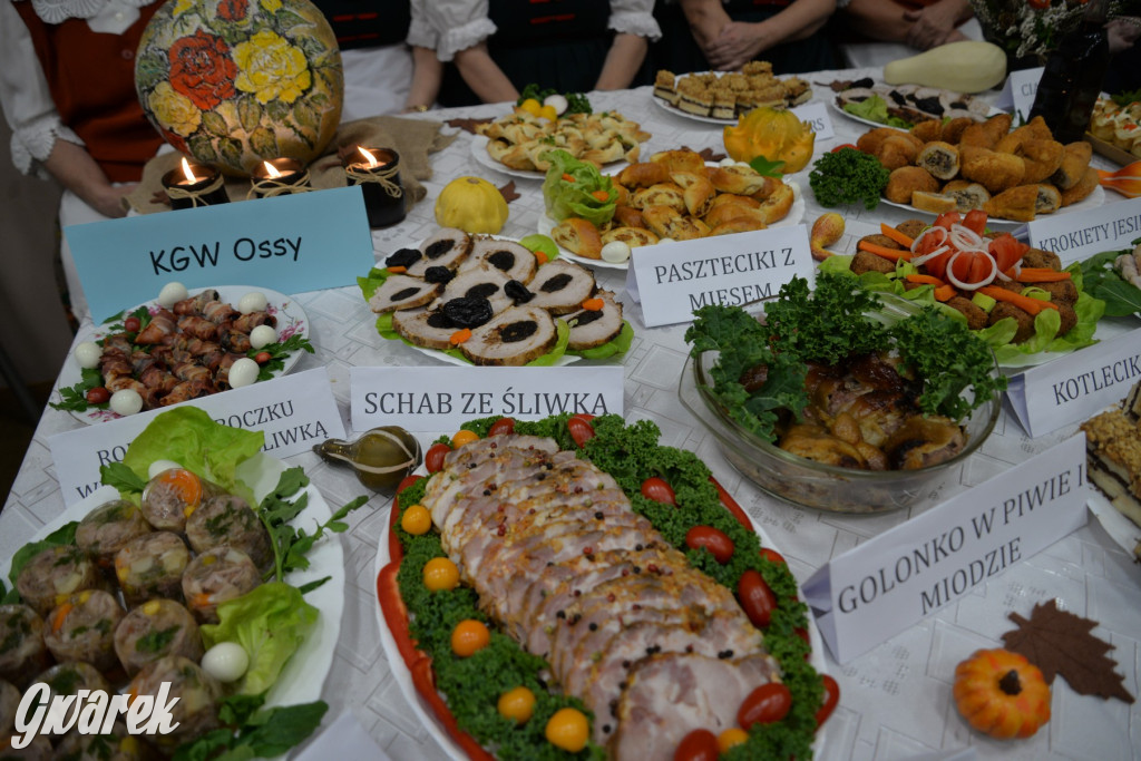 Chipsy ze świńskich uszu i wieprzówka z procentami