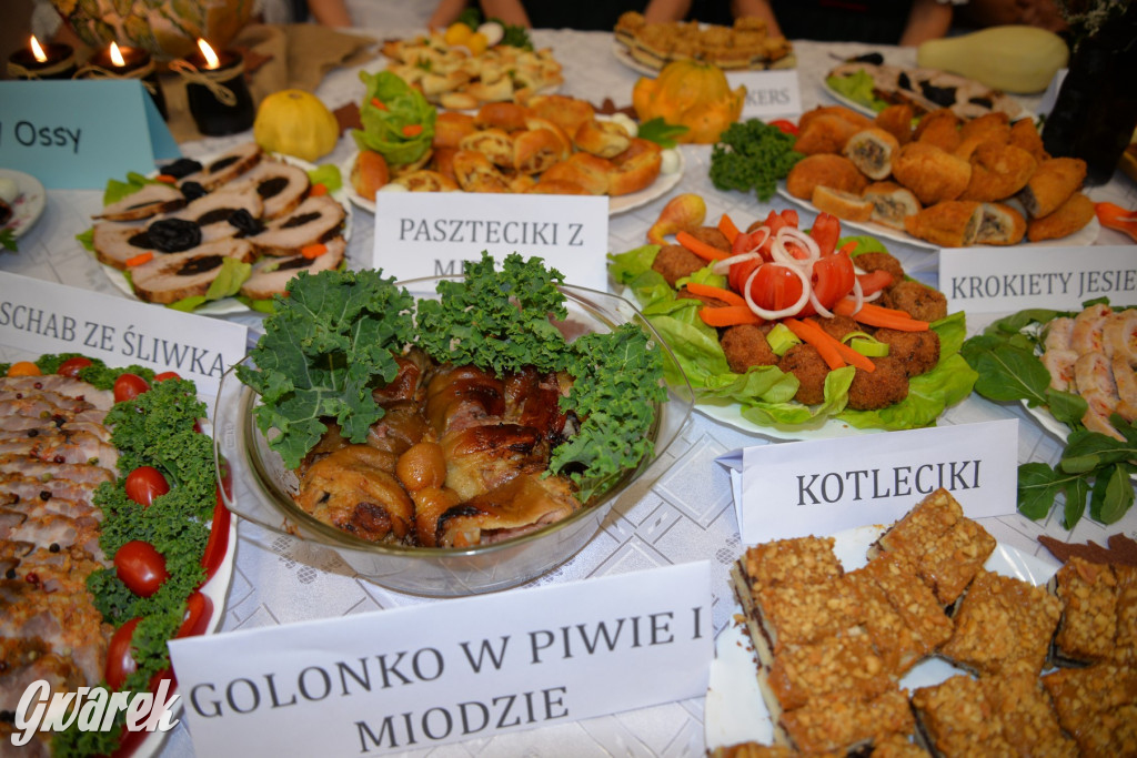 Chipsy ze świńskich uszu i wieprzówka z procentami