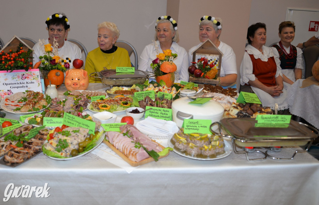 Chipsy ze świńskich uszu i wieprzówka z procentami